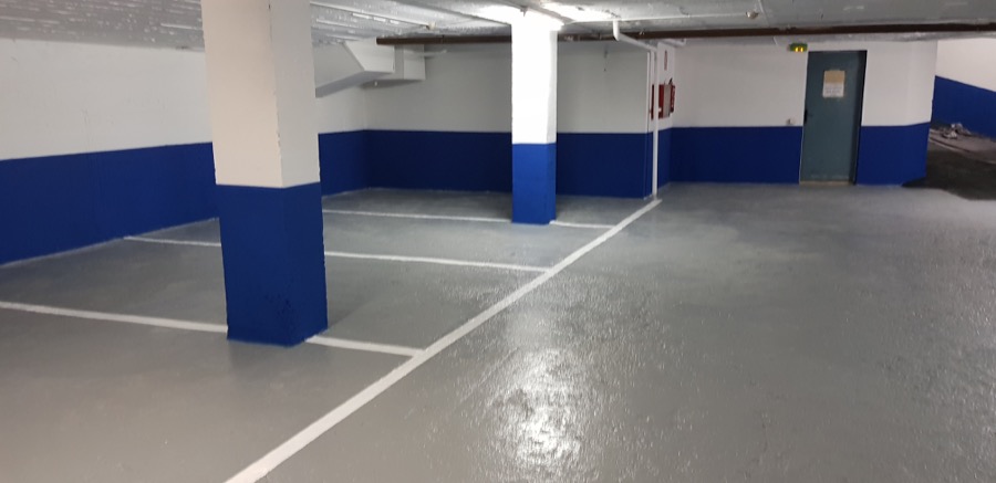 Pintura epoxy aplicada al pavimento del parking